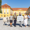 1_BM_Österreichische Post_Weiße Barockesel_Schloss Hof.jpg